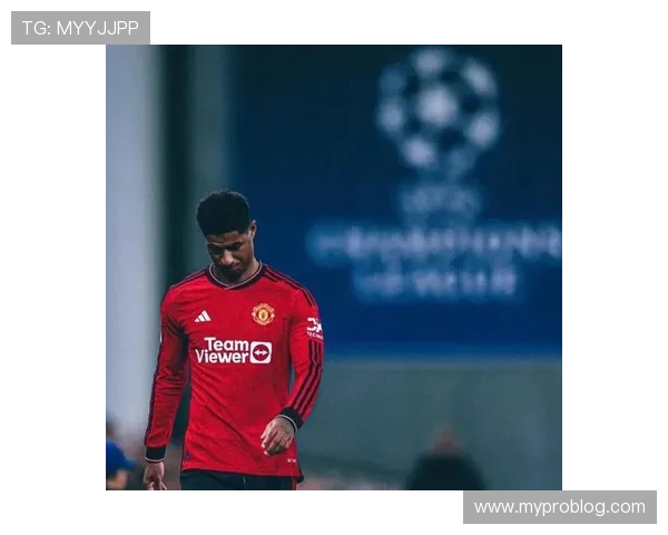 拉什福德在曼联锋线的持续提升与成长历程分析