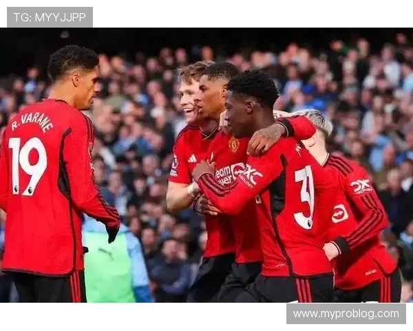 曼联中场一断就崩，攻防转换彻底失控！